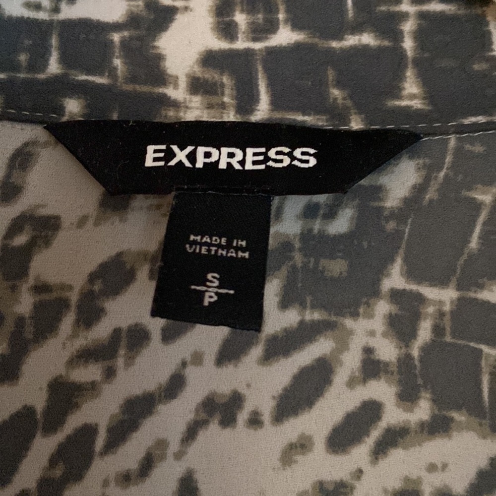 Express button down blouse - Picture 3 of 4